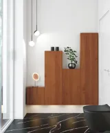 Modern and stylish bathroom inspiration with an oval mirror with a black frame and light control, colored toilet, vanity unit, base cabinets, and cabinets in reddish-brown oak, Silestone sink and matching floor