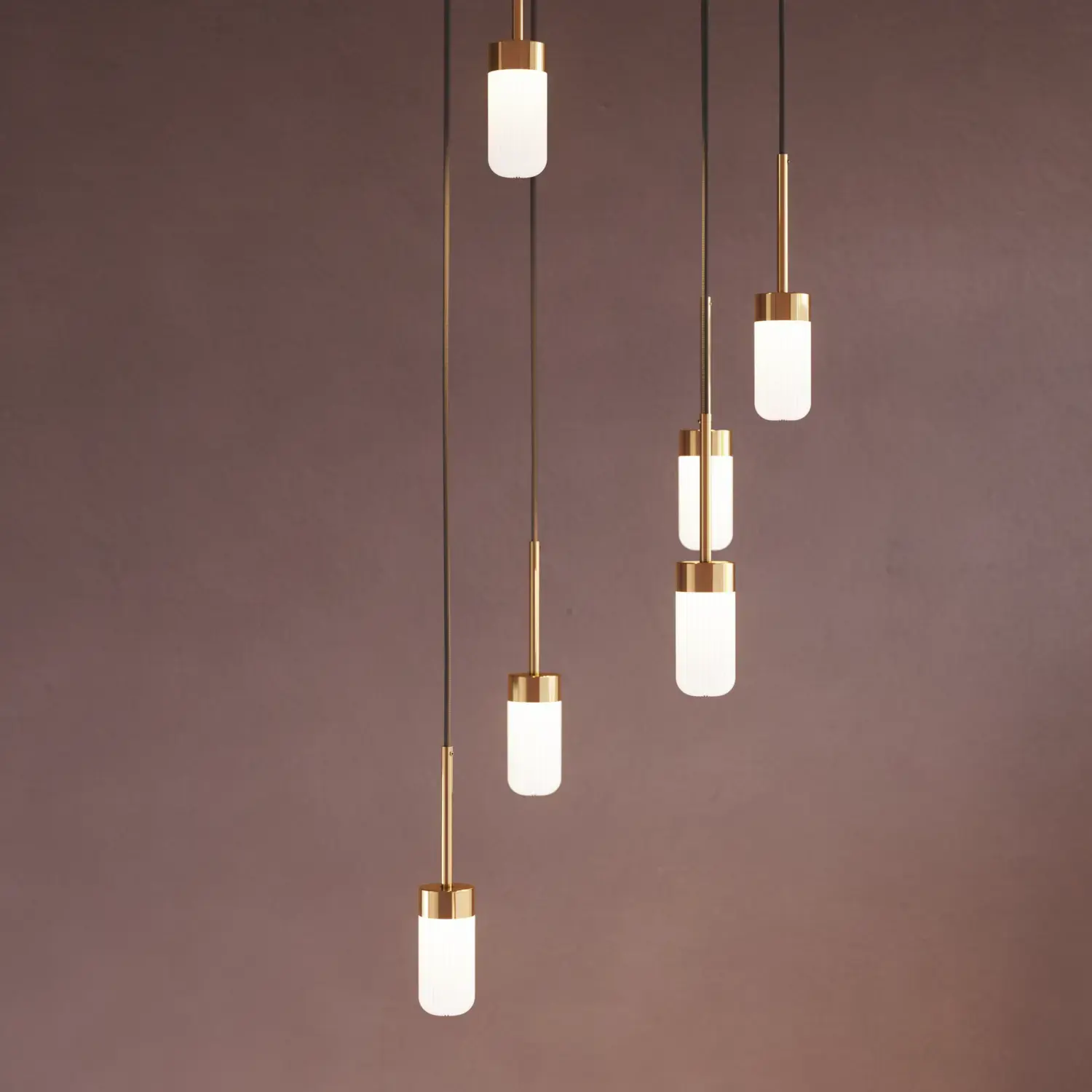 Bathroom inspiration with romantic hanging lamps in polished brass, adding an elegant touch to your bathroom.