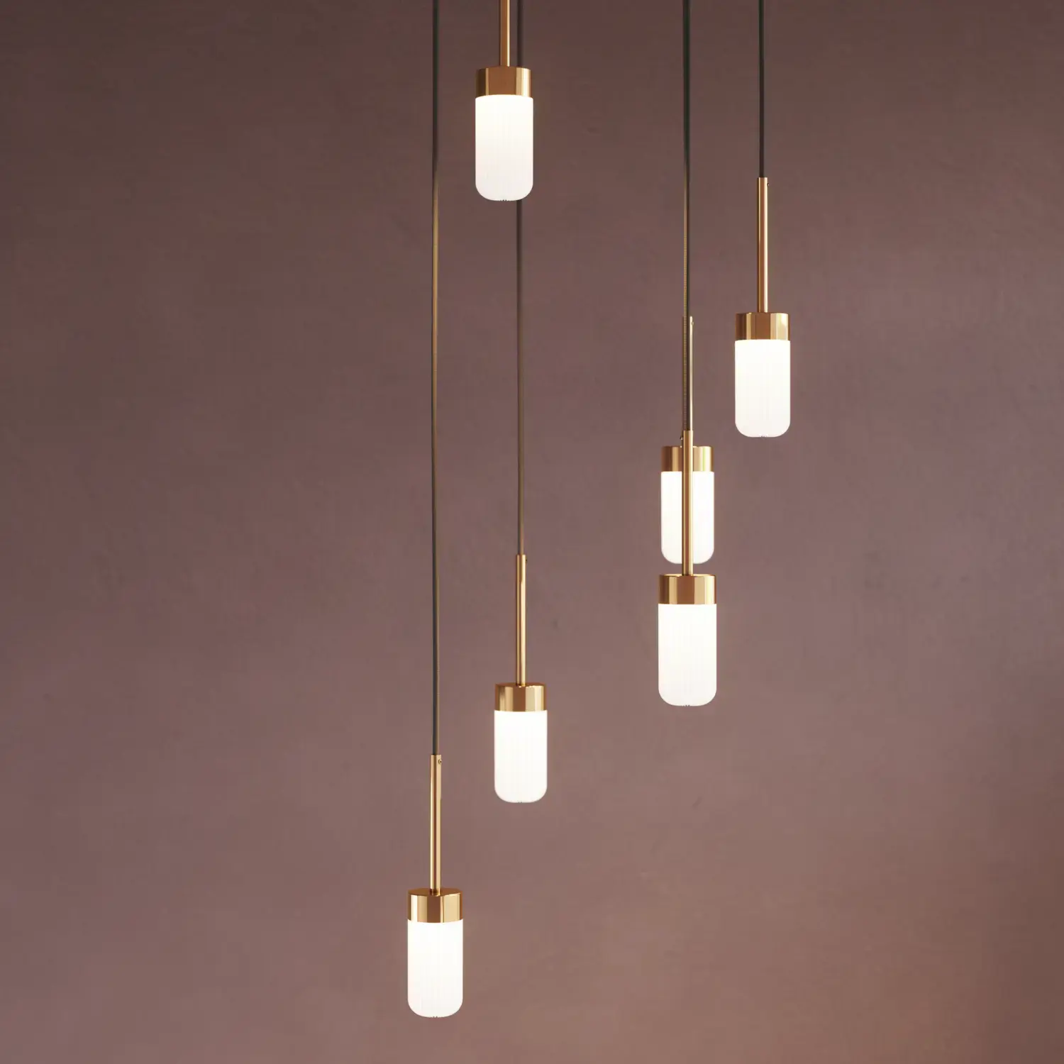 Bathroom inspiration with romantic hanging lamps in polished brass, adding an elegant touch to your bathroom.